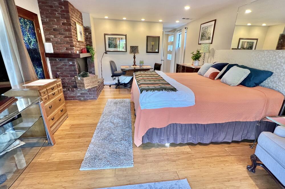 Photo of Bedroom in Lakewood Village