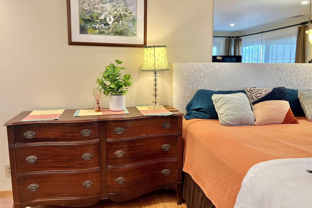 Photo of Bedroom in Lakewood Village