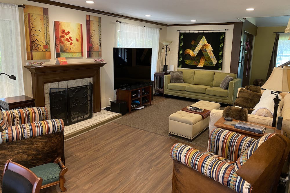 Photo of Bedroom in Lakewood Village