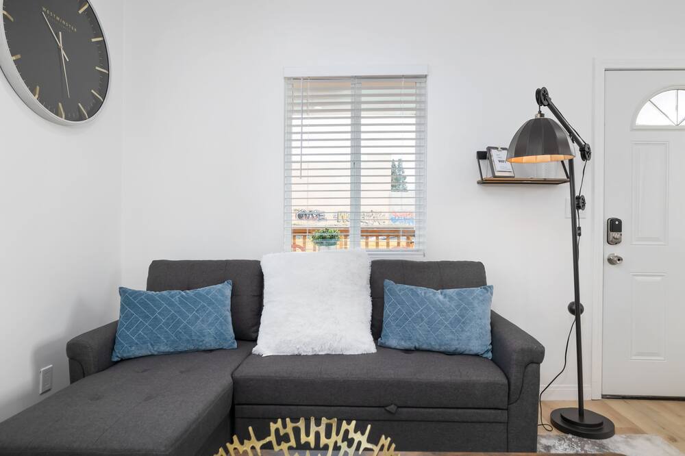 Photo of Livingroom in Westmont