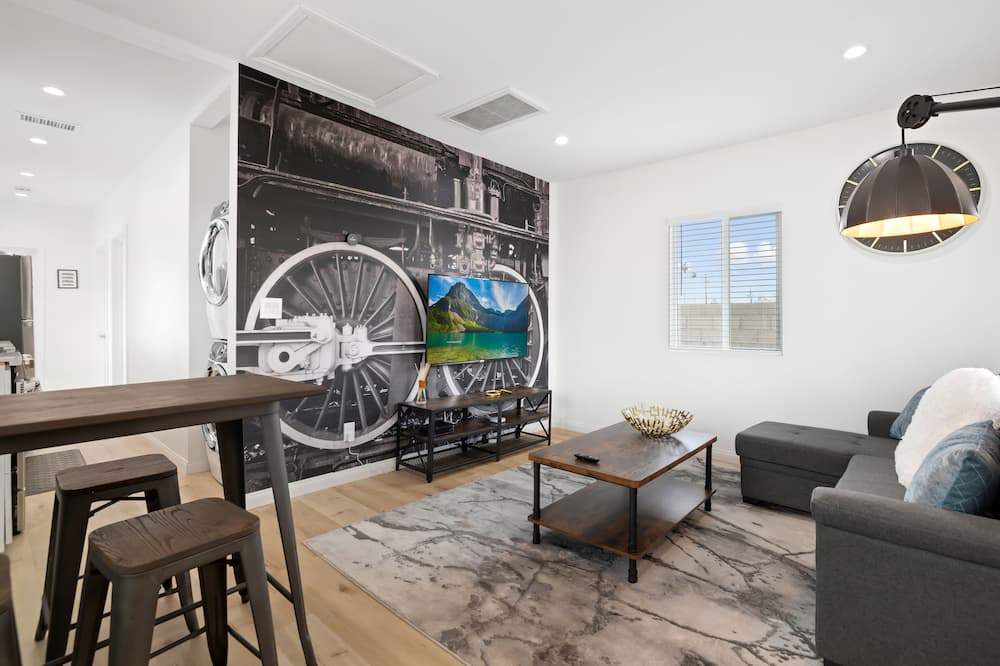 Photo of Livingroom in Westmont