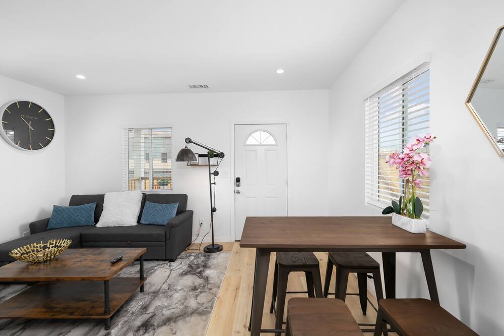 Photo of Livingroom in Westmont