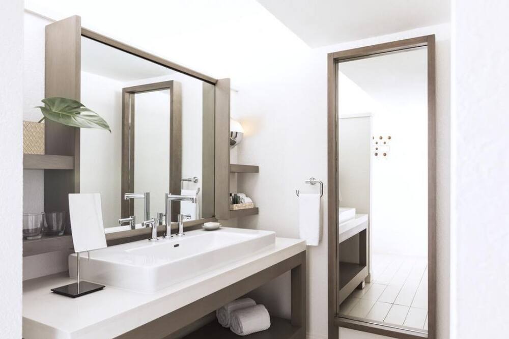 Photo of Bathroom in Rock Harbor