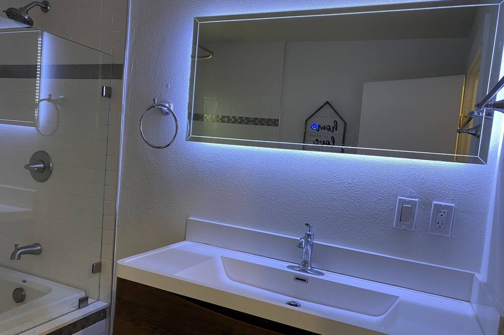 Photo of Bathroom in Beverly Grove