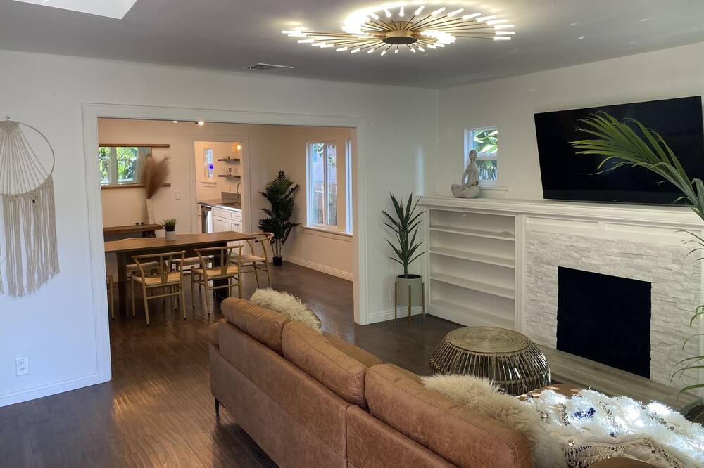Photo of Livingroom in Beverly Grove
