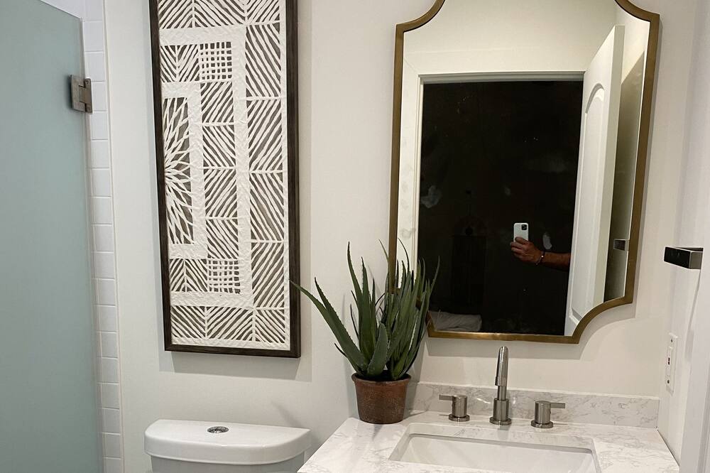 Photo of Bathroom in Beverly Grove