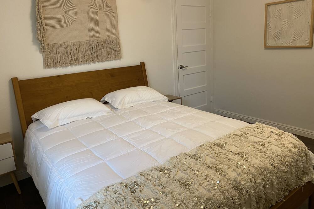 Photo of Bedroom in Beverly Grove