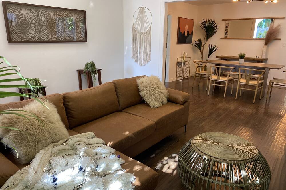 Photo of Livingroom in Beverly Grove