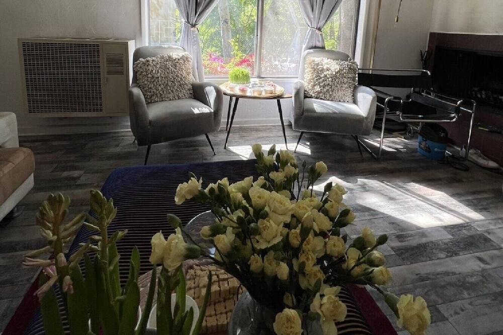 Photo of Livingroom in Beverly Glen