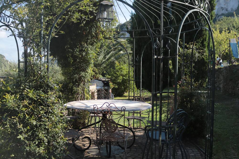 Photo of Patio Balcony in Boragni