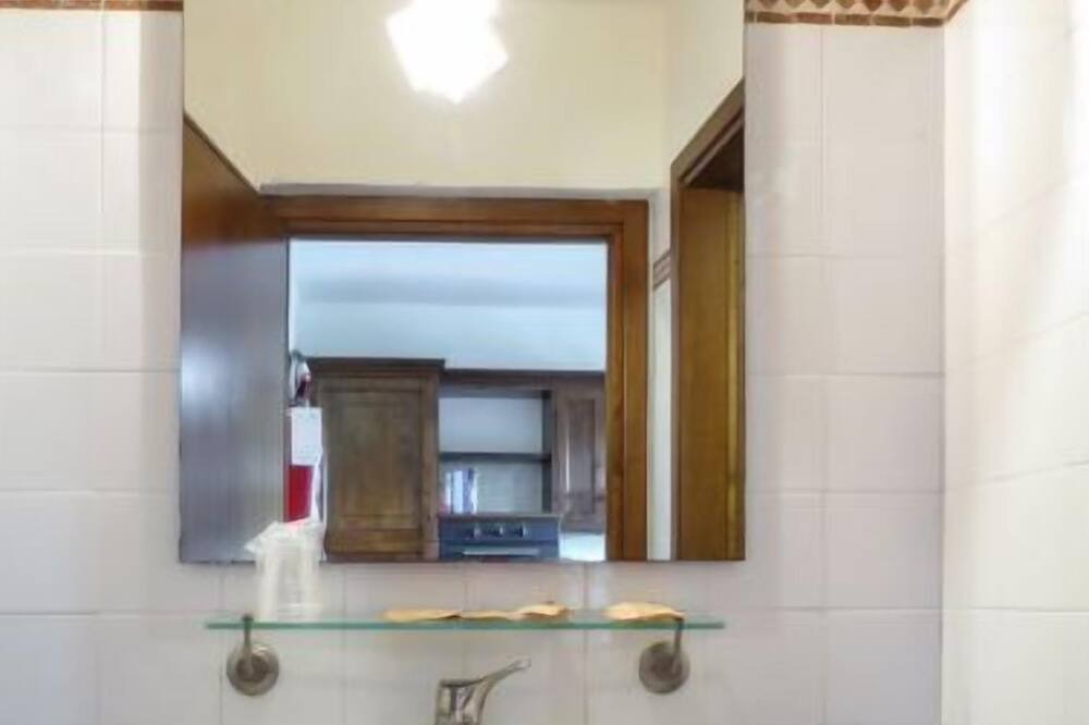 Photo of Bathroom in Pomarance