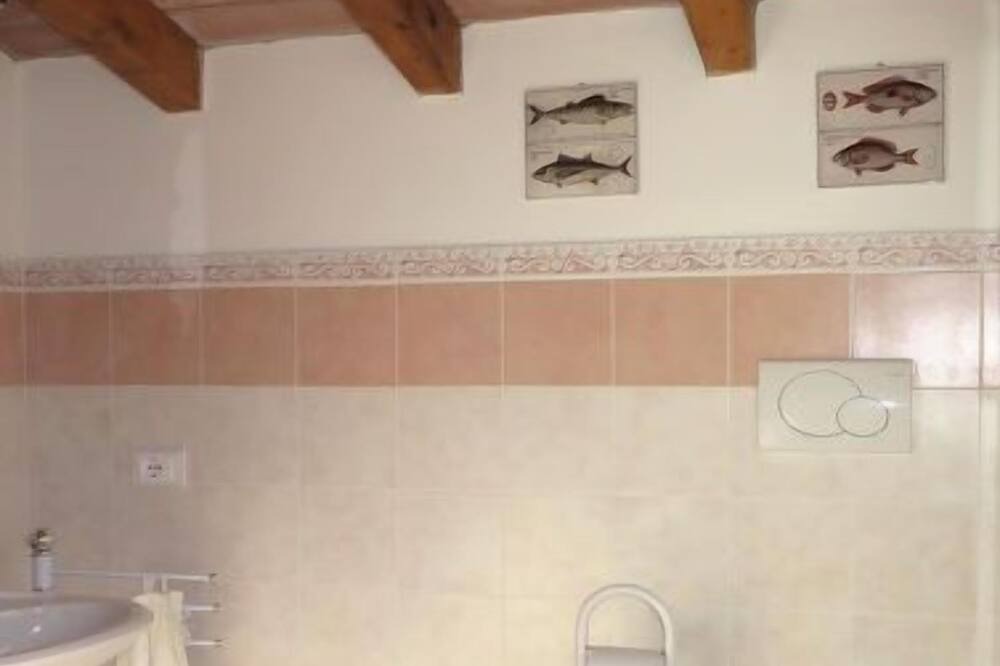 Photo of Bathroom in Patresi