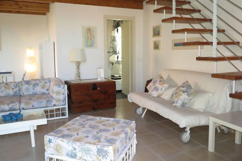 Photo of Livingroom in Patresi
