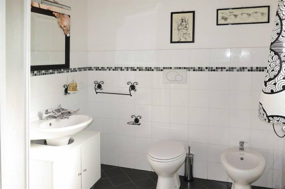 Photo of Bathroom in Patresi