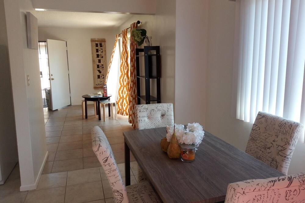 Photo of Livingroom in Lawndale