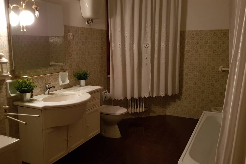 Photo of Bathroom in Torrenieri