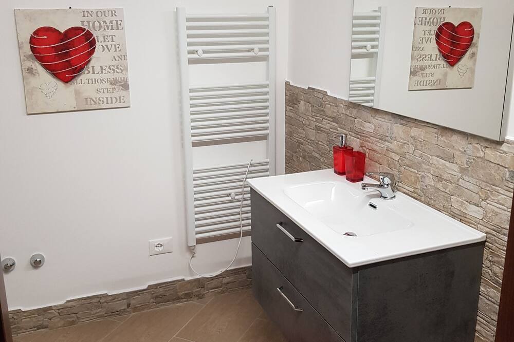 Photo of Bathroom in Guardistallo
