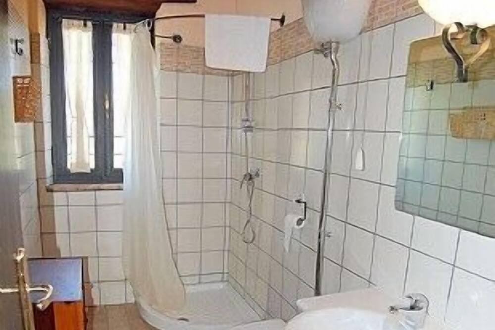 Photo of Bathroom in Tarano