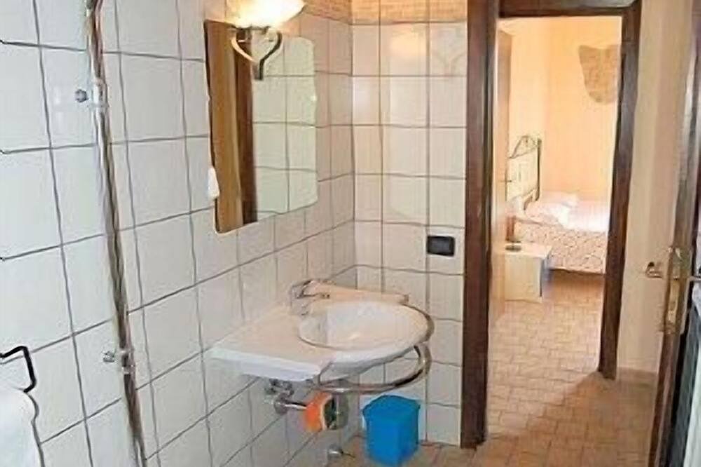 Photo of Bathroom in Tarano