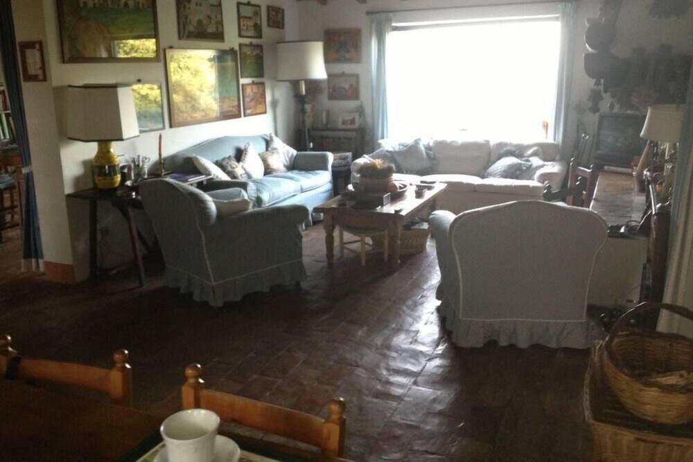 Photo of Livingroom in Sutri