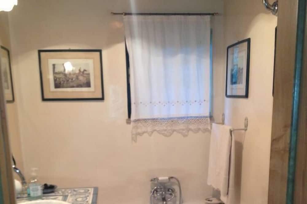 Photo of Bathroom in Sutri