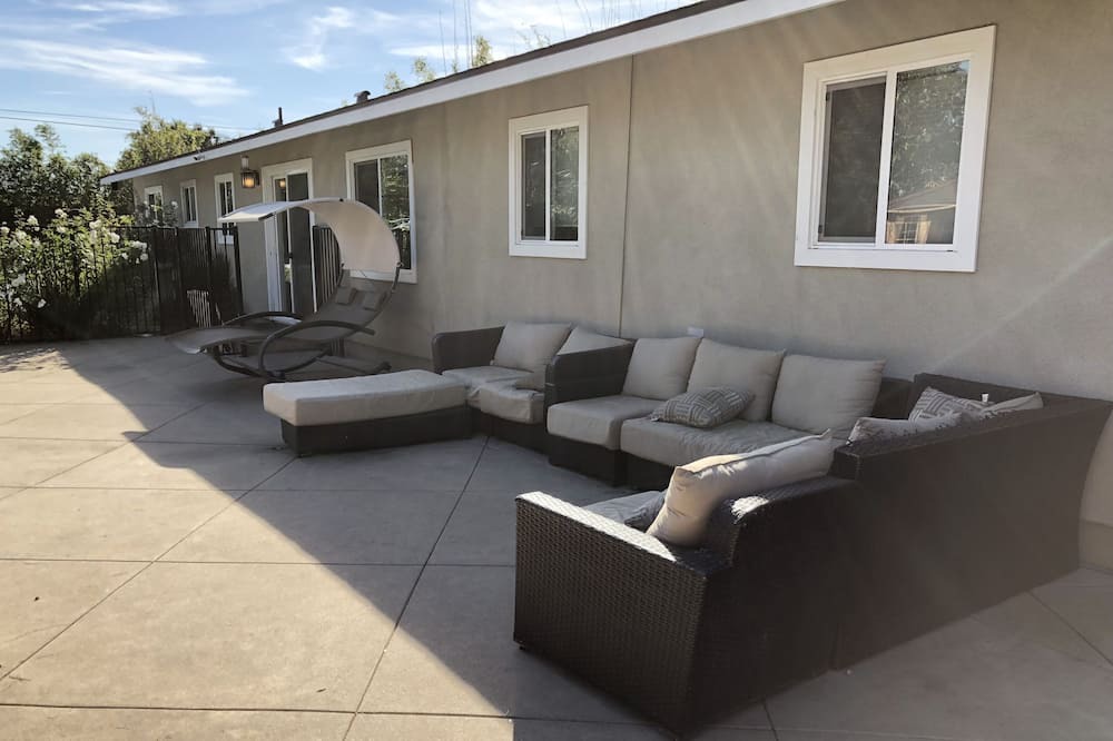 Photo of Patio Balcony in Northwest Anaheim