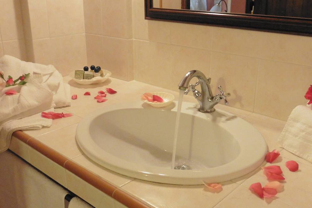 Photo of Bathroom in Valiano