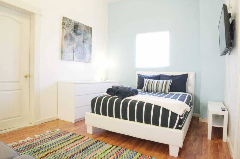 Photo of Bedroom in Pico-Union