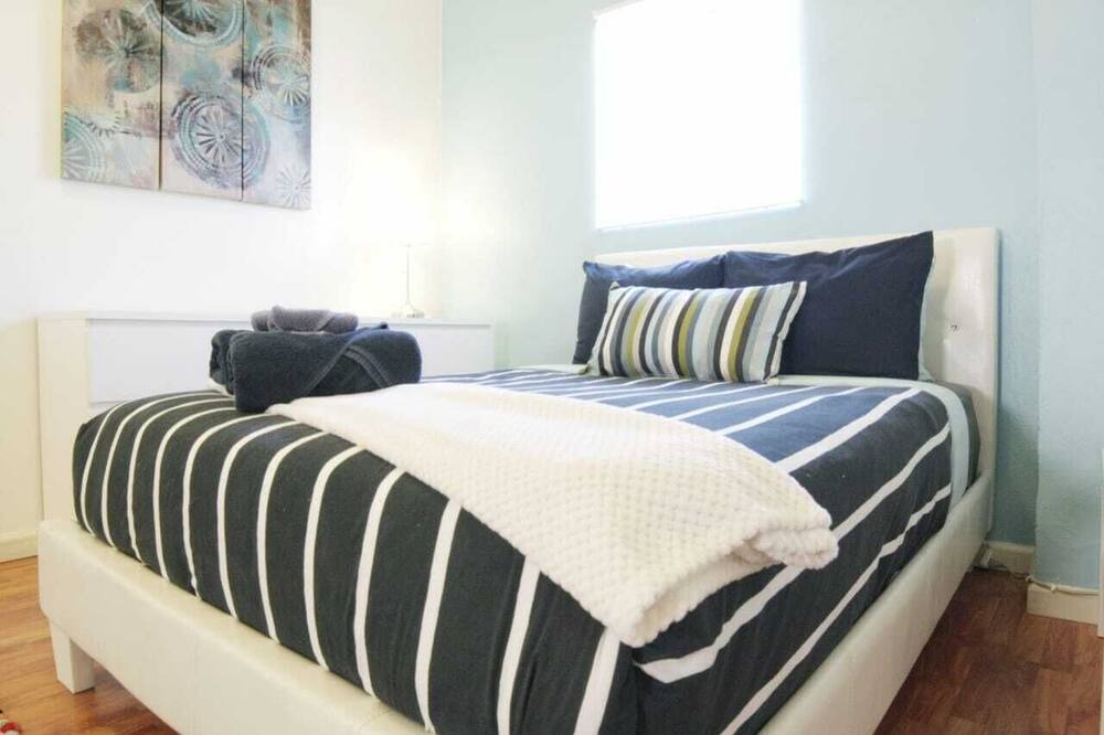 Photo of Bedroom in Pico-Union