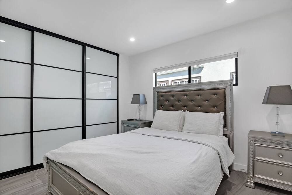 Photo of Bedroom in Greater Wilshire - Hancock Park