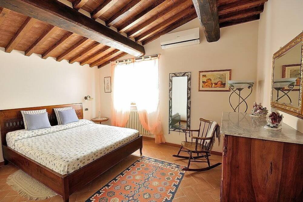 Photo of Bedroom in Mercatale di Cortona