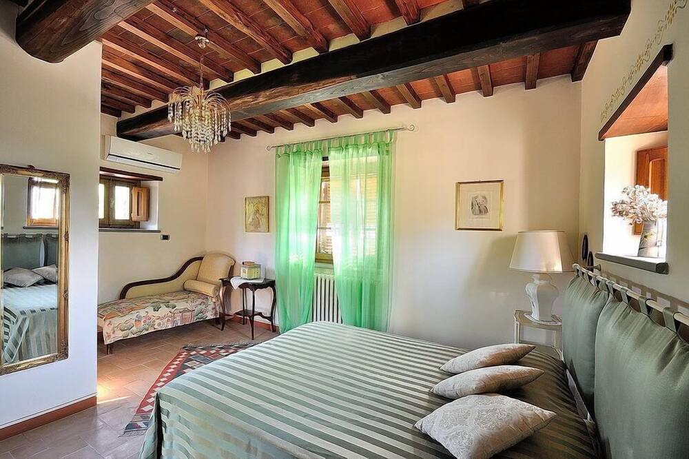 Photo of Bedroom in Mercatale di Cortona
