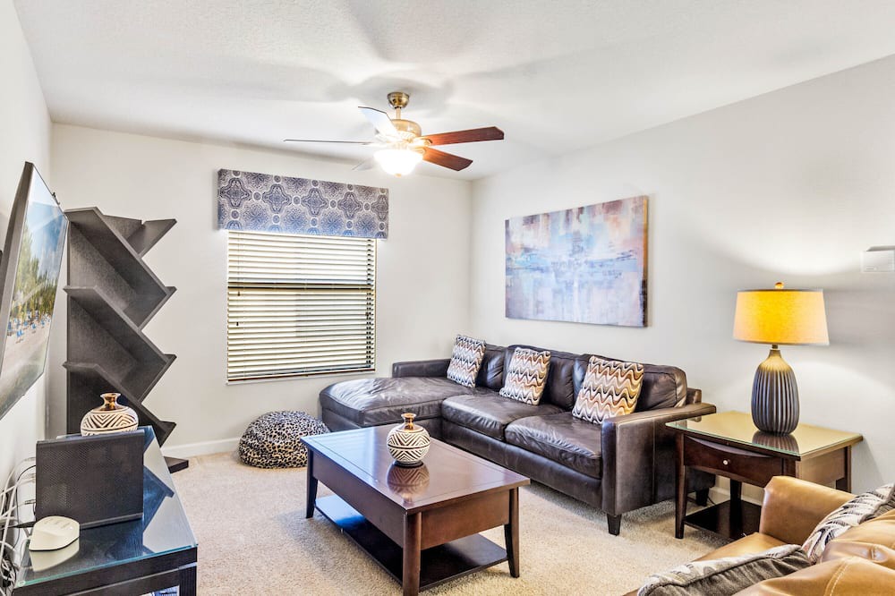 Photo of Livingroom in Sunridge Woods
