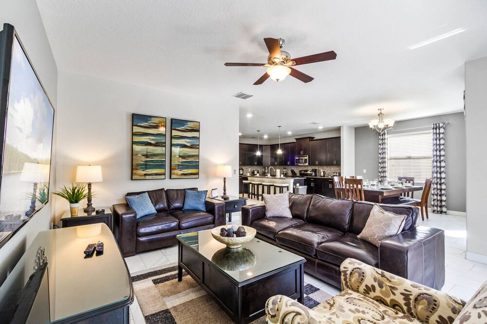 Photo of Livingroom in Sunridge Woods