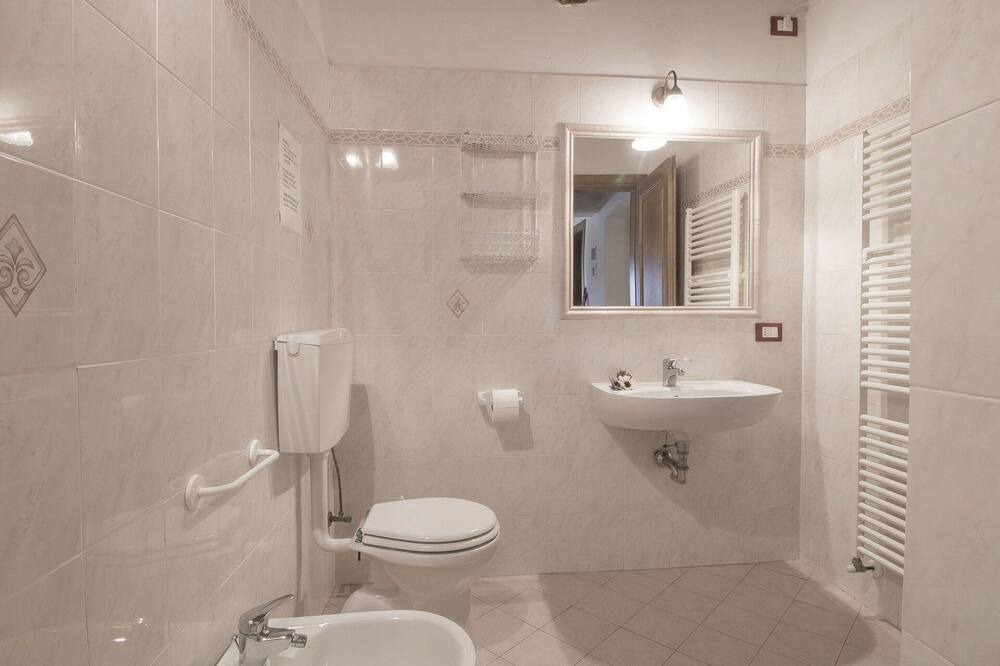 Photo of Bathroom in Bibbona