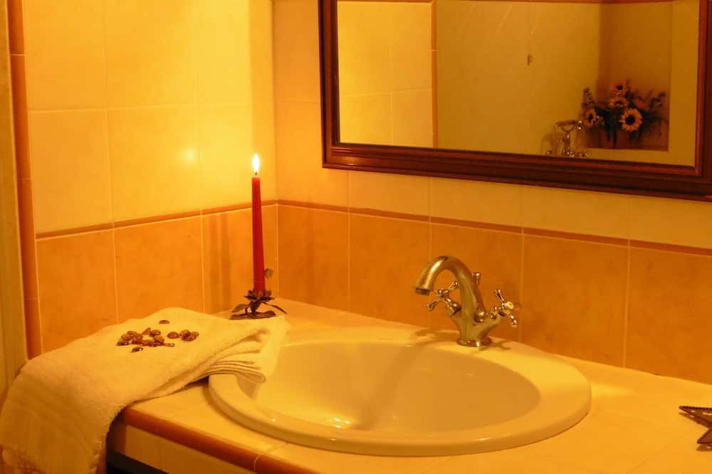 Photo of Bathroom in Valiano
