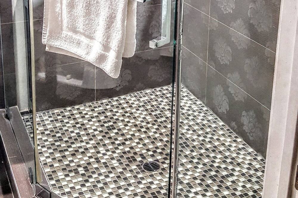 Photo of Bathroom in Gardena