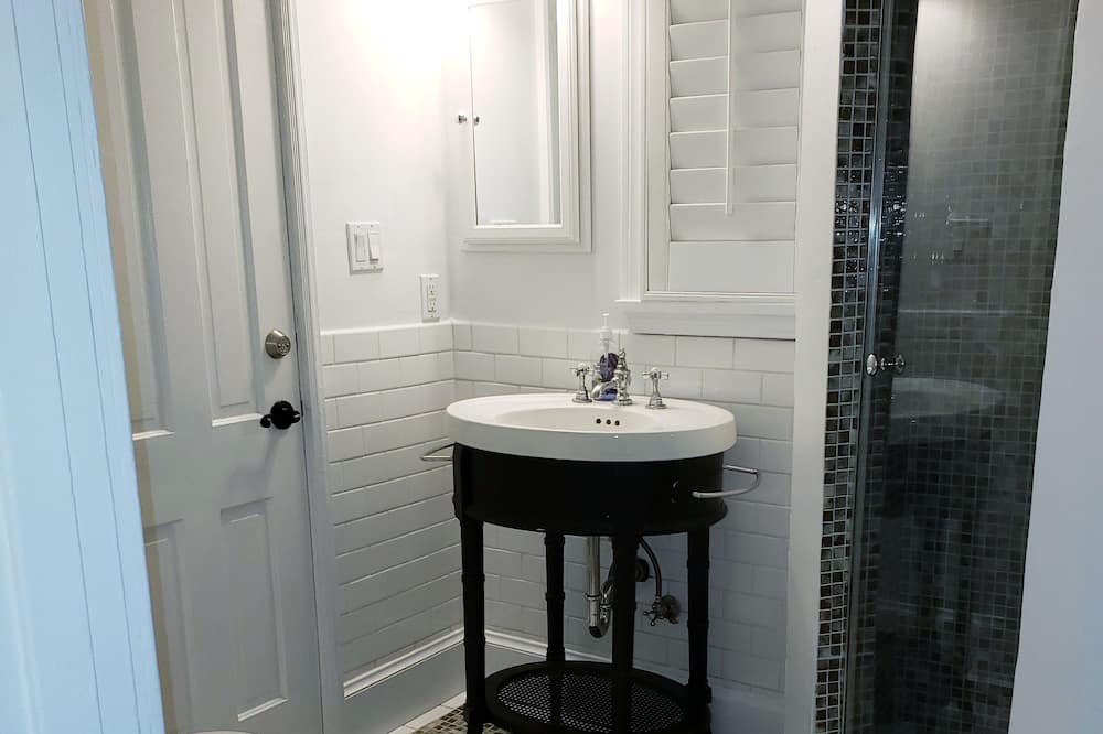 Photo of Bathroom in View Park-Windsor Hills