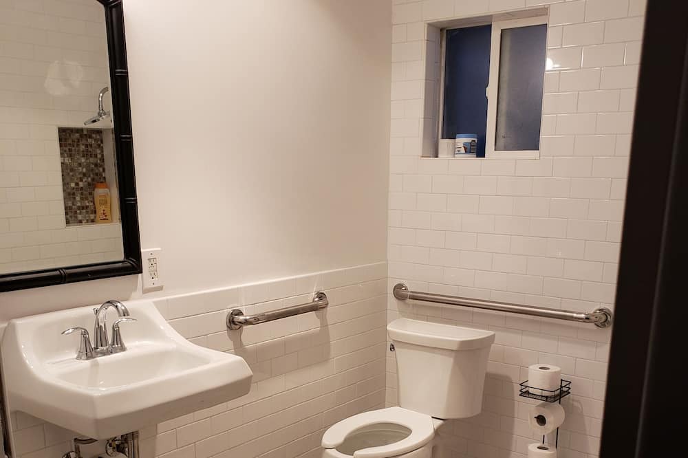 Photo of Bathroom in View Park-Windsor Hills