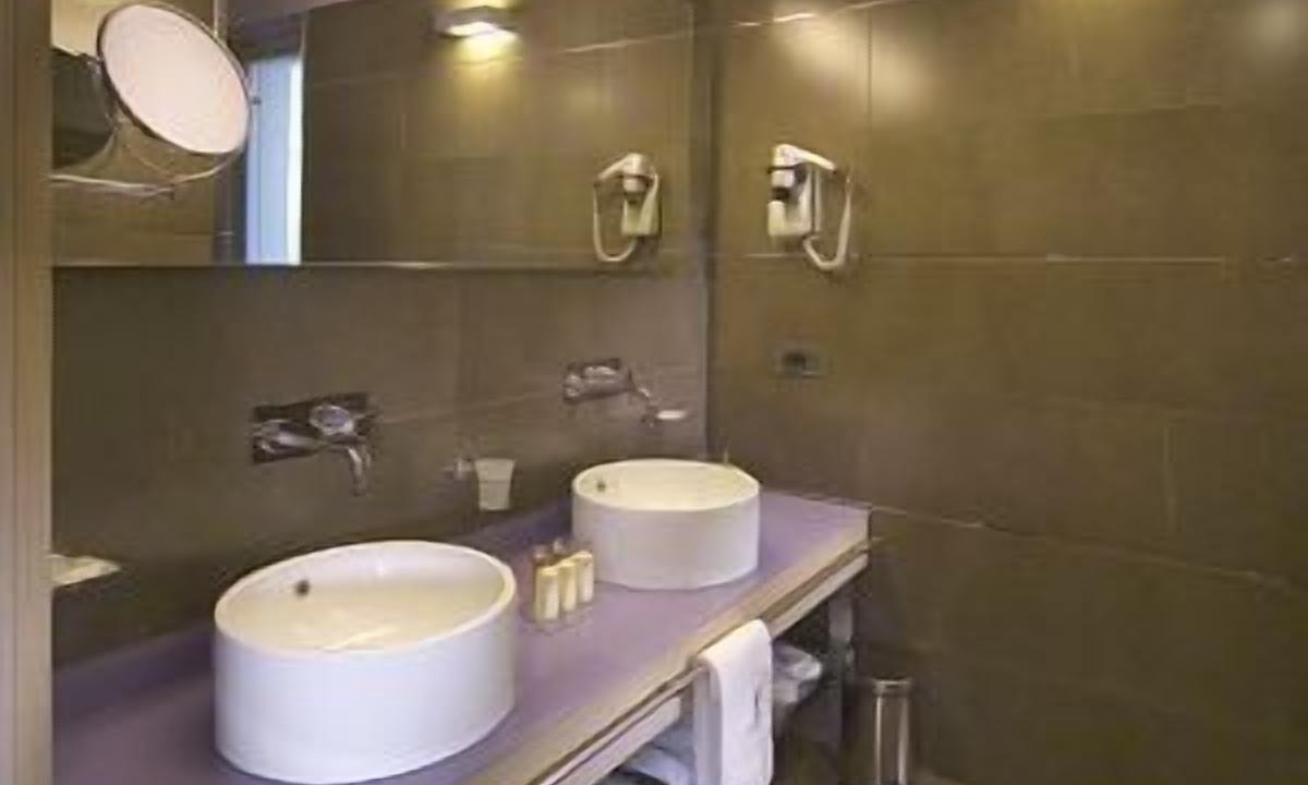 Photo of Bathroom in Latina