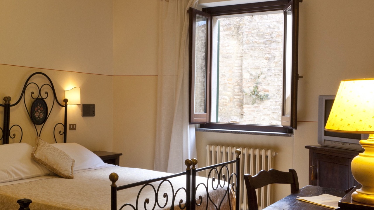 Photo of Others in Montone