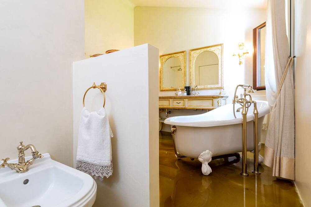 Photo of Bathroom in Suvereto