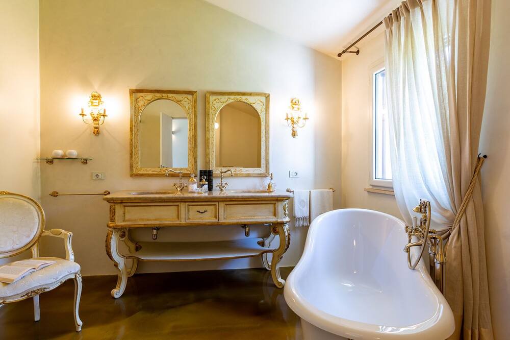 Photo of Bathroom in Suvereto