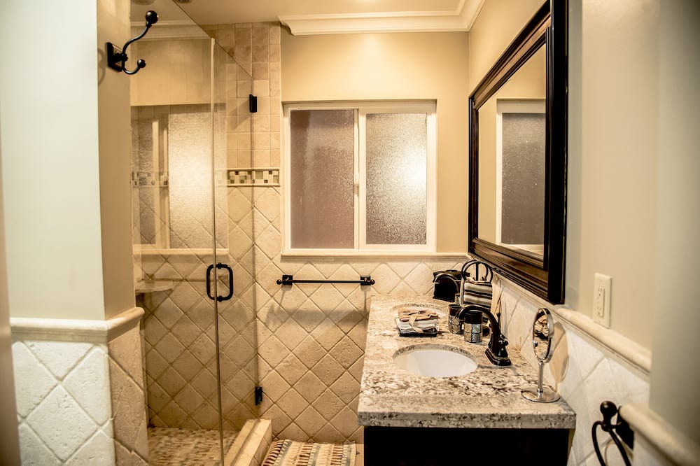 Photo of Bathroom in Gardena