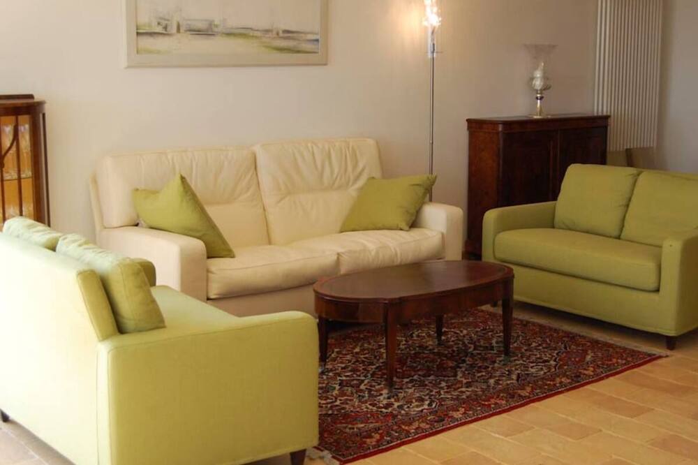 Photo of Livingroom in Grotte di Castro