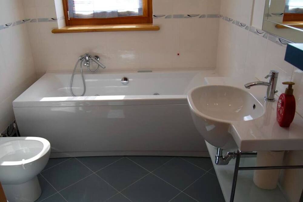 Photo of Bathroom in Grotte di Castro