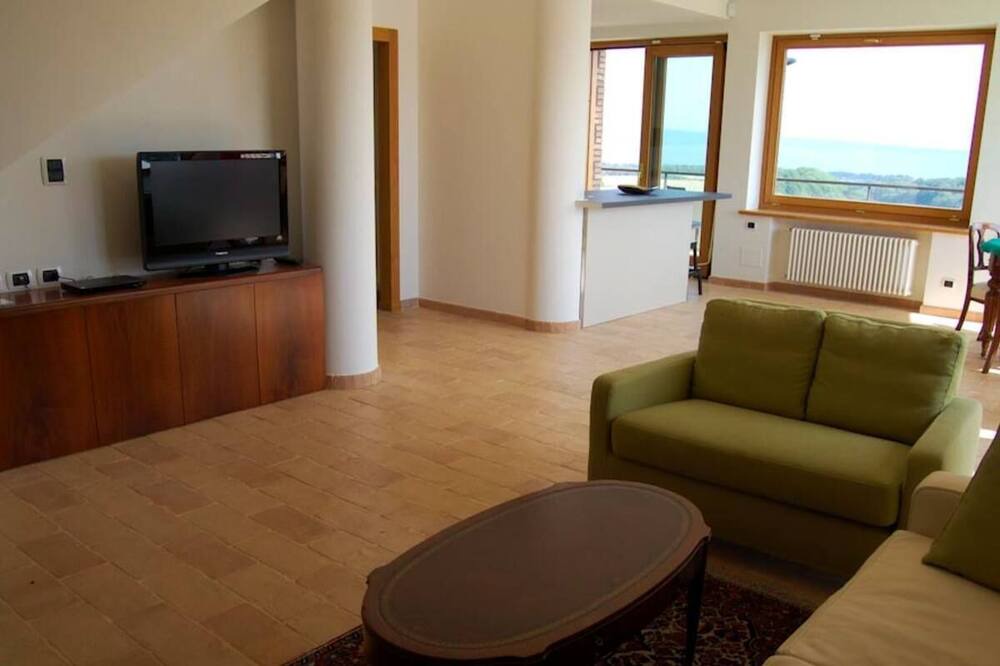 Photo of Livingroom in Grotte di Castro