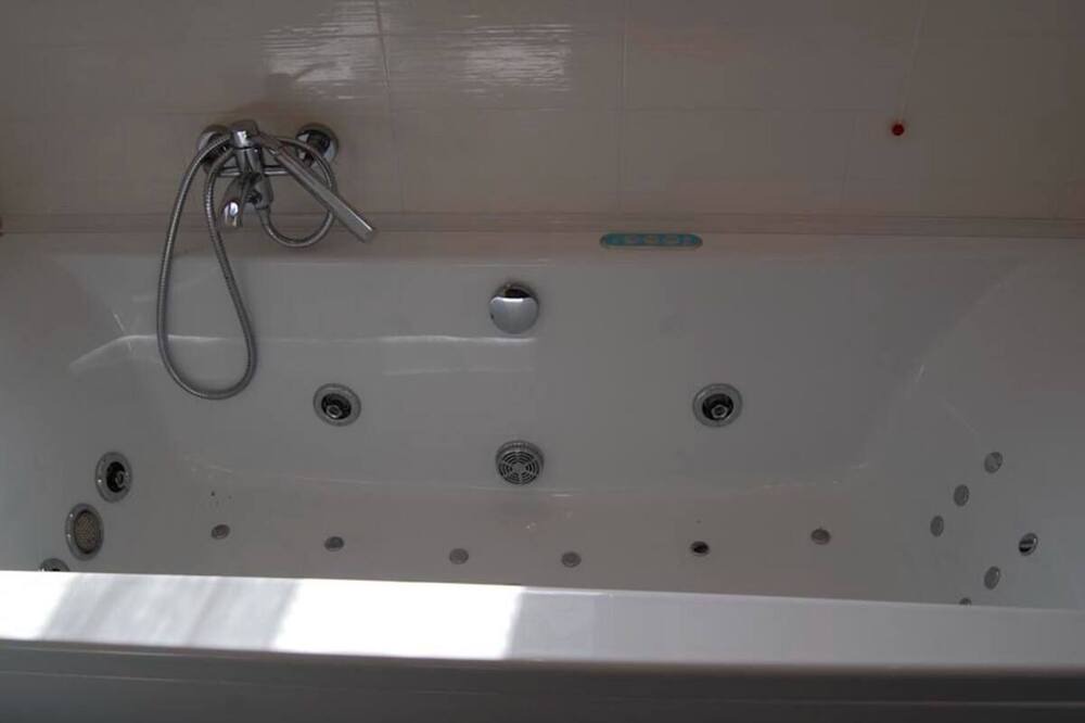 Photo of Bathroom in Grotte di Castro