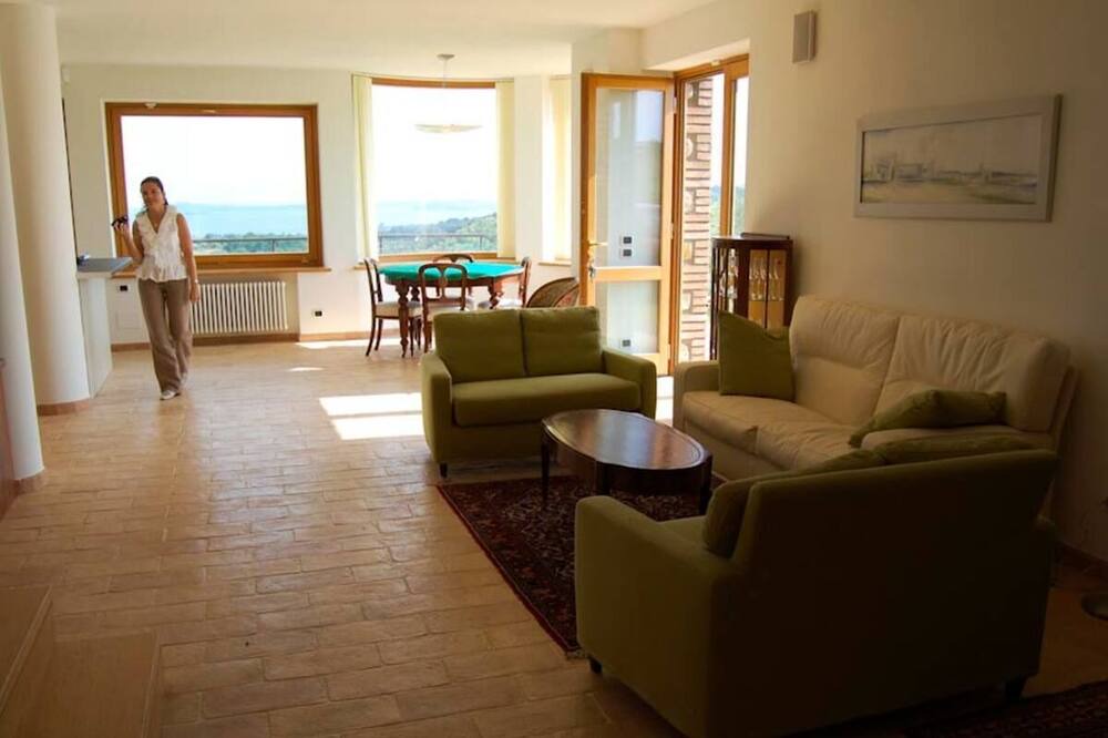 Photo of Livingroom in Grotte di Castro