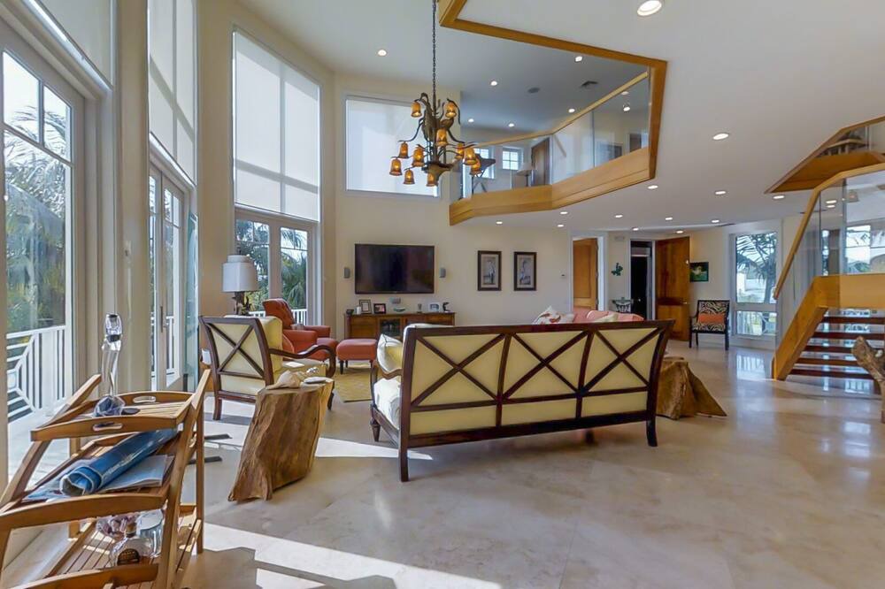 Photo of Livingroom in Cutthroat Harbor Estates